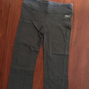 Women's size Small everlast Capri legging